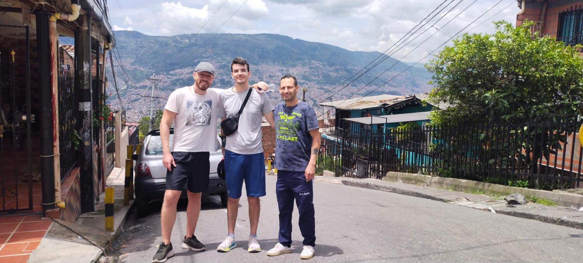 Hostel Metro Floresta Alojamiento Medellín Extérieur photo