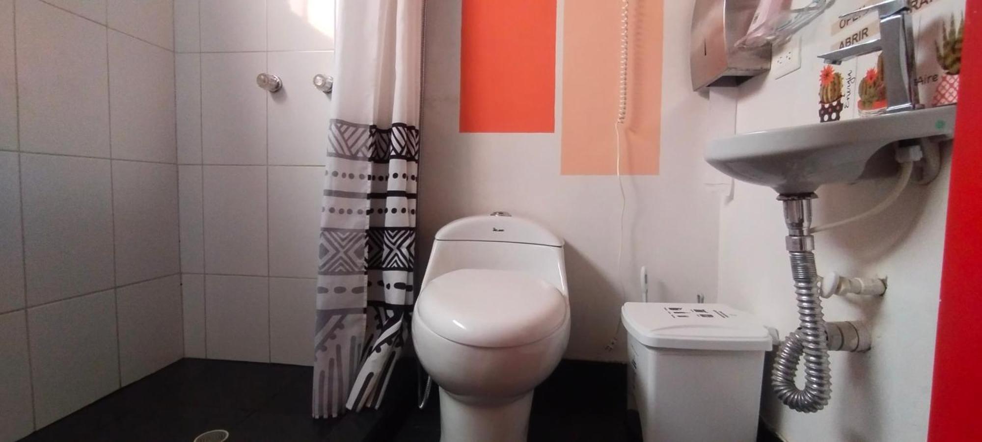 Hostel Metro Floresta Alojamiento Medellín Extérieur photo