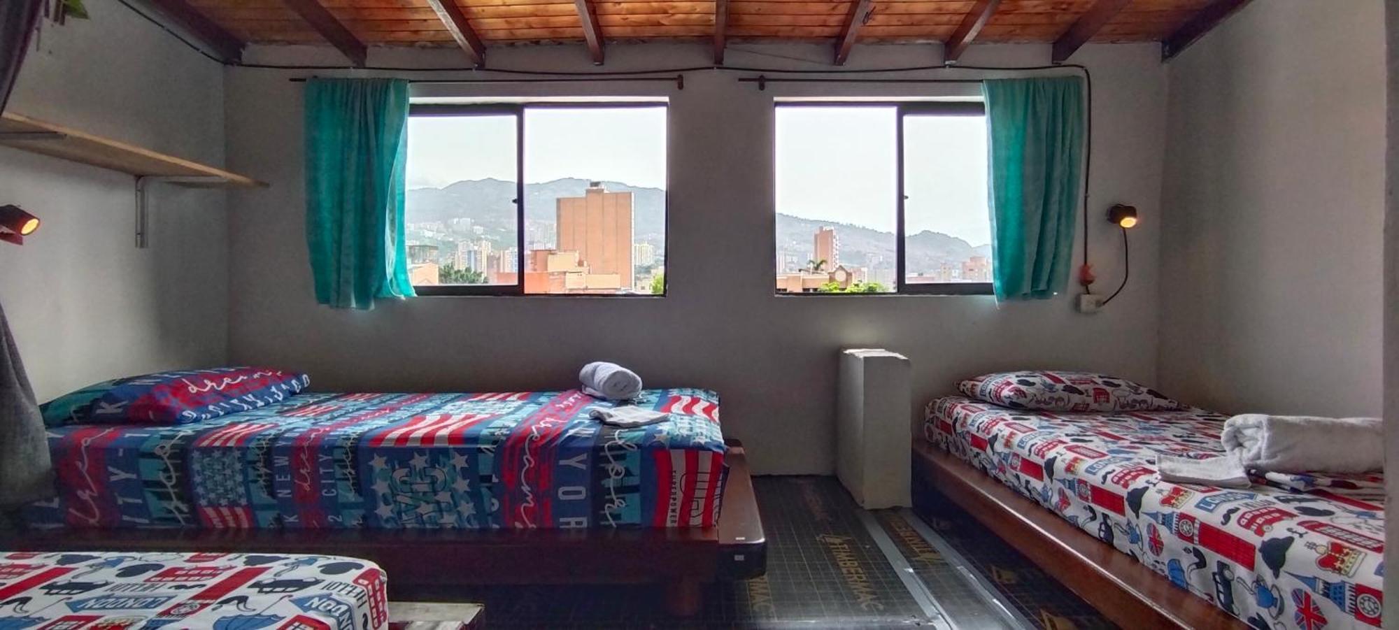 Hostel Metro Floresta Alojamiento Medellín Extérieur photo